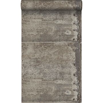 carta da parati grandi lastre metalliche arrugginite alterate e invecchiate dalle intemperie con rivetti grigio industriale